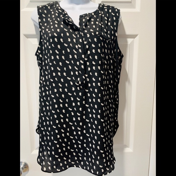 🌺Cute loose fitting tank. - Picture 1 of 6